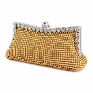 Details der goldenen Perlen-Abendtasche mit glitzerndem, diamantbesetztem Silberrahmen
