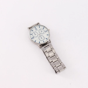 Fashionable men's stainless steel quartz watch with silver steel strap and white dial