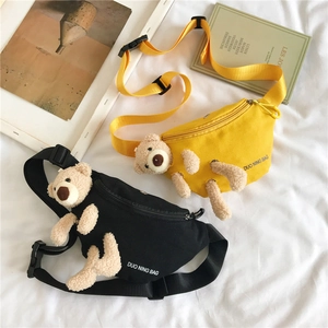 Détails de sacs banane en toile jaune et noir avec d'adorables oursons en peluche