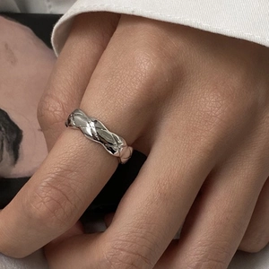 Detailed close-up of a silver rhombic textured ring with classic matelassé pattern