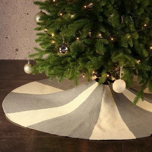 Knitted 48-inch Christmas tree skirt with grey and white stripes for festive decoration