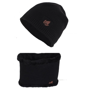 Winter men's black knitted hat and neck gaiter set with maple leaf and fleece lining