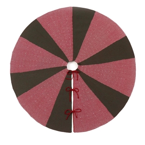 Detail of red and brown knitted 48-inch Christmas tree skirt with red bow fasteners