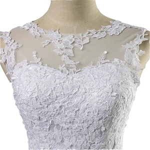 Elegante abito da sposa francese con pizzo floreale 3D e scollatura in tulle trasparente