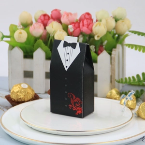 Europäische Hochzeitssüßigkeitenschachtel im Smoking-Stil mit eleganter Goldprägung