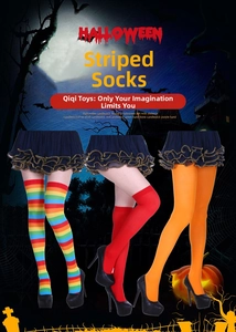 Trois paires de chaussettes hautes Halloween à rayures arc-en-ciel, rouges et oranges