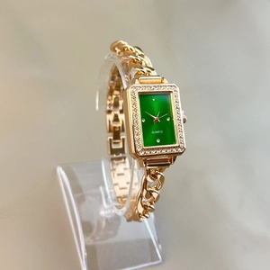 Elegant gold vintage square watch for women with green dial and rhinestone bezel decoration