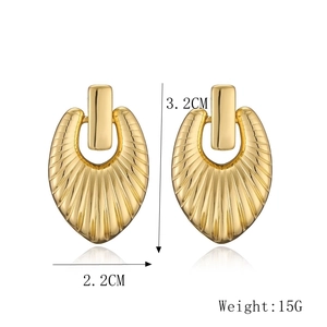 Detailed size view of 18K gold plated heart earrings with dimensions 3.2cm by 2.2cm