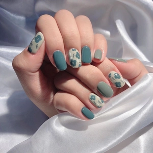 Faux Ongles Fleurs Bleu Gris Morandi Ongles À Presser Brillants Carrés Ronds Style Français Manucure Élégante Pour Femmes