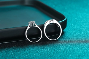 Detail view of S925 sterling silver moissanite rings with six-prong and bezel settings