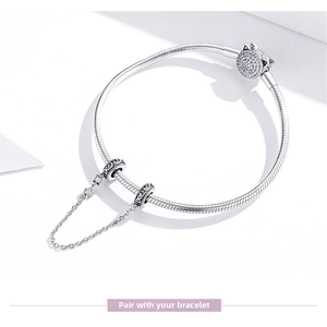 Detail of S925 silver snake chain featuring a crystal cat clasp and safety chain
