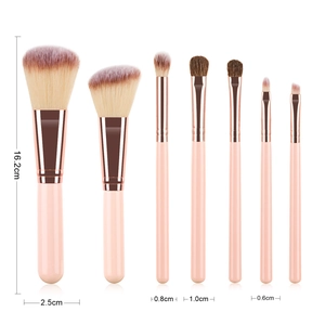 Detailed size specifications of 7-piece pink makeup brush set on white background