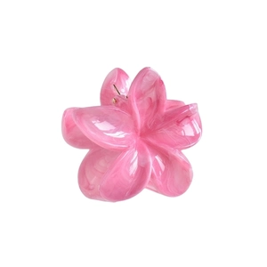Detail of 7cm pink marble plumeria hair claw clip with golden metal spring