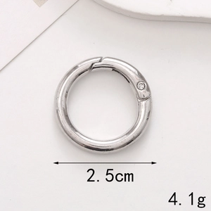 Zinc alloy spring O-ring buckle detail with 2.5cm outer diameter and 4.1g weight