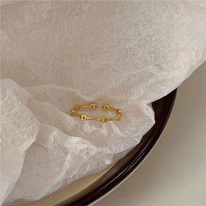 Minimalist 925 sterling silver anchor chain open ring in gold on a ceramic plate