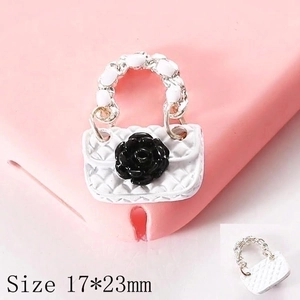 Mini charm borsa trapuntata con rosa nera per decorazione di custodie fai da te, 17x23mm
