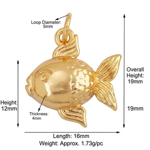 Vue détaillée d'un pendentif poisson en laiton poli avec texture d'écailles et dimensions