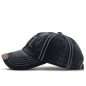 Casquette de baseball en denim noir délavé avec broderie NY et bords usés