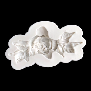 Moule en silicone avec roses et fleurs pour décoration de fondant et chocolat sur fond noir