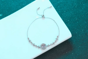 Detailed close-up of S925 silver bolo bracelet featuring a round halo moissanite stone