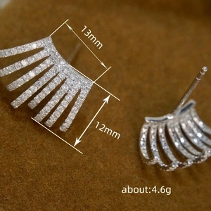Silver claw-shaped stud earrings with white zircon, size 13x12mm, weighing 4.6g