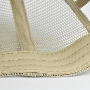 Détail macro de la casquette kaki montrant la doublure en maille et les coutures