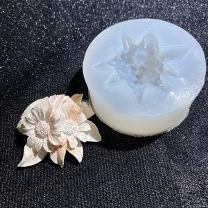 Stampo in silicone dettagliato con trame di girasole per resina cristallina e argilla