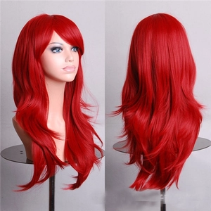 Vista frontal y trasera de una peluca roja larga ondulada de 70 cm para cosplay
