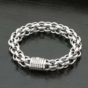 Bracciale da uomo a catena intrecciata argento con chiusura quadrata testurizzata