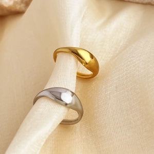 Minimalist polished stainless steel fluid teardrop rings in gold and silver finish