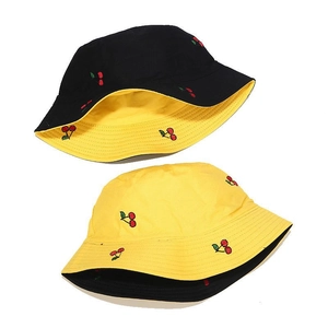 Double-sided reversible sun hat with cherry embroidery in black and yellow cotton