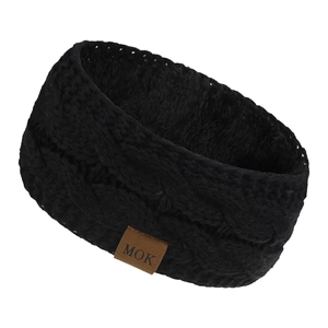 Bandeau d'hiver en tricot torsadé noir doublé polaire avec écusson en cuir MOK