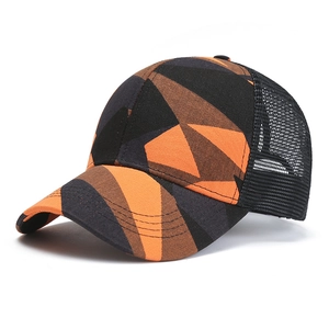 Pferdeschwanz-Baseballkappe mit geometrischem Muster und atmungsaktivem Mesh-Rücken