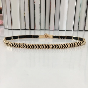 Elegant gold metal waist belt with V-shaped link chain for women fashion dresses