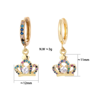 Detail of gold crown earrings with colorful zircons and precise size measurements