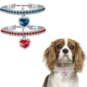 Sparkling pet collar with heart crystal pendant and rhinestones for cats and dogs