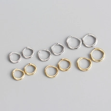 Detailed comparison of gold and silver hoop earrings in large, medium, and small sizes