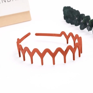 Morandi reddish-brown wavy headband with non-slip zig-zag teeth design for women