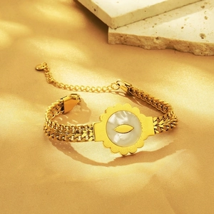 Elegant 18K gold-plated titanium bracelet with a round white shell pendant and gold leaf