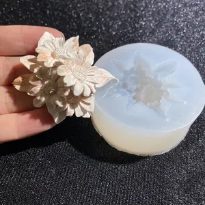 Stampo in silicone per resina e argilla con disegni dettagliati di girasoli e margherite