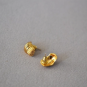 Minimalist gold ribbed brass stud earrings with vertical textured stripe pattern