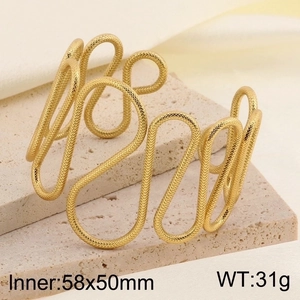 Detail showing the inner diameter 58x50mm and 31g weight of the gold braided metal bangle