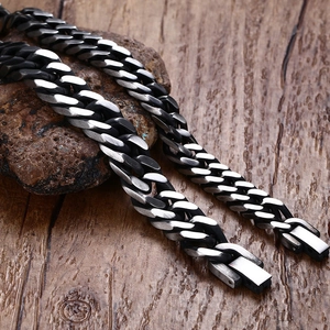 Vintage curb chain bracelet in polished stainless steel with retro double buckle closure