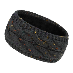 Detailansicht eines Strickstirnbands mit bunten Sprenkeln und weichem Fleece-Futter