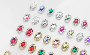 Vue macro de strass à ongles ovales avec monture en alliage pour décoration nail art