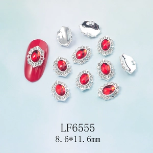 Détail de strass ovales rouges 8,6x11,6 mm avec base argentée ciselée pour nail art