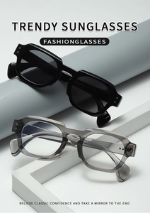 Vue détaillée des lunettes de soleil ovales rétro et des montures transparentes sur socles