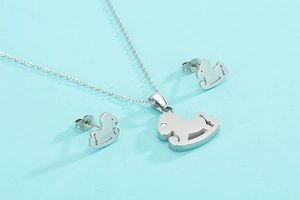 Set di gioielli in acciaio inossidabile argento con collana e orecchini a cavalluccio