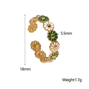 Detail view of gold daisy flower ring with white enamel and size measurements