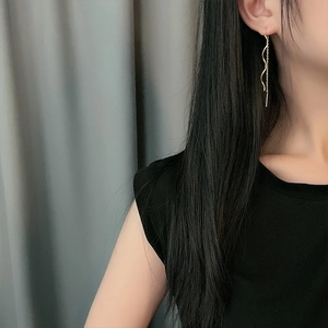Elegant gold wave tassel earrings featuring minimalist long chain drop design for women